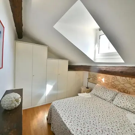 Finestra Sul Borgo Apartment *