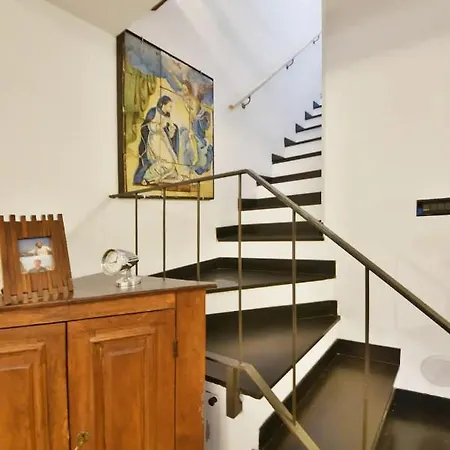 Finestra Sul Borgo Генуя